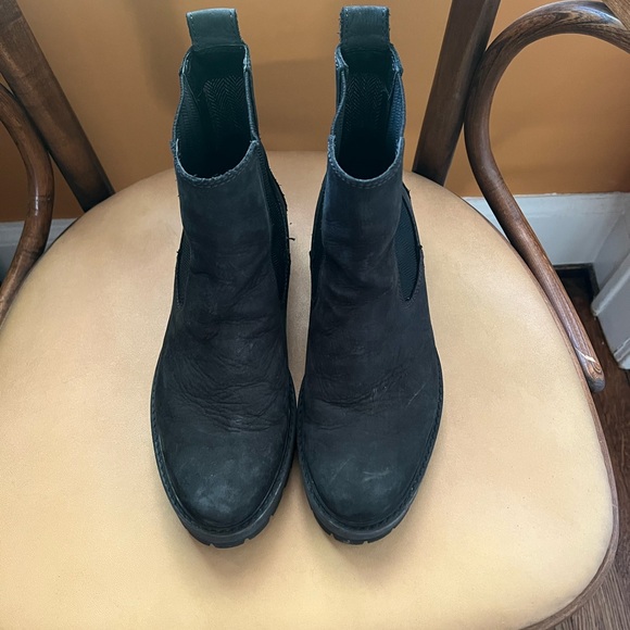 TIMBERLAND COURMAYEUR VALLEY WOMEN’S NUBUCK CHELSEA BOOTS - Picture 3 of 7